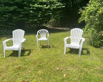 Marvelous 5-bedroom bayside cottage with WiFi in Red Creek. - Red Creek - Patio