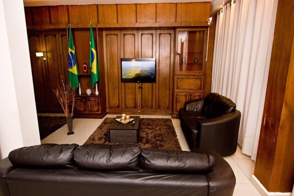 Turrance White Hotel - קמפינאס - סלון