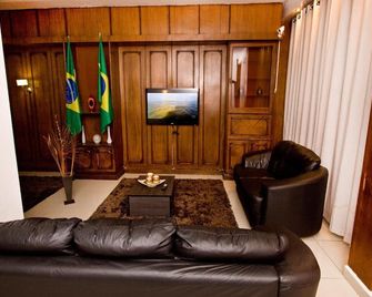 Turrance White Hotel - קמפינאס - סלון