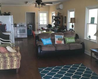 Beautiful Sunsets!!! - Ridgeway - Living room