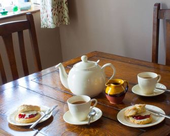 Views over open farmland ideally situated for exploring the Suffolk coast - Halesworth - Restaurant