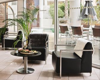 Holiday Inn Toulon - City Centre By IHG - Tolón - Recepción