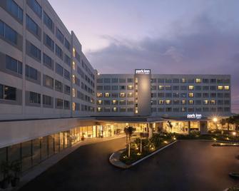 Park Inn By Radisson Clark - אנג'לס סיטי - בניין