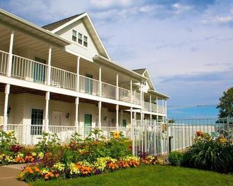 Bay Breeze Resort - Ephraim - Building