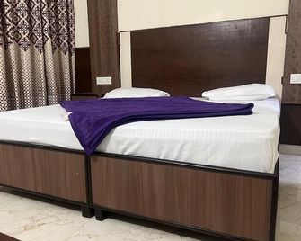 Hotel O Blessing Inn - Jalandhar - Schlafzimmer