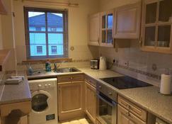 Two Bedroom Glen View Free Parking - Inverness - Küche