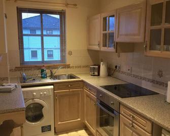 Two Bedroom Glen View Free Parking - Inverness - Küche