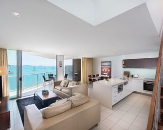 آت مارينا شورز - شاطئ إيرلي - غرفة معيشة