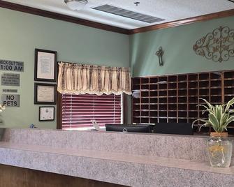 Stay Lodge of Woodstock - Woodstock - Front desk