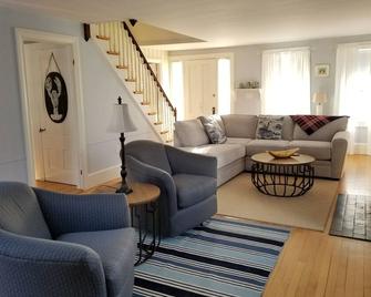 Charming Home in the Heart of Camden Village - Camden - Living room
