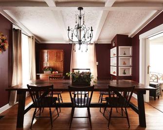 Spacious And Private Renovated Farmhouse For The Whole Family - Sunapee - Dining room