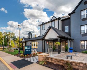 MainStay Suites Sterling near Dulles Town Center - Sterling - Building