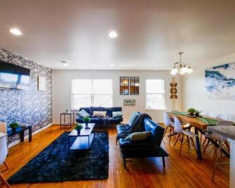 Cozy 3 - Bed apartment, Minutes from NYC! - Jersey City - Salon
