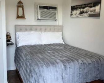 Rogue River Landing Resort - Gold Beach - Schlafzimmer