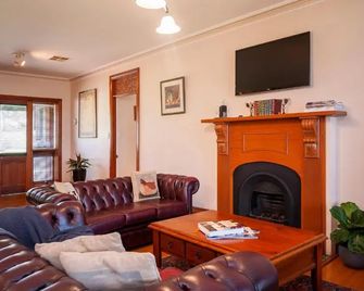 Lindsay House - Angaston - Living room