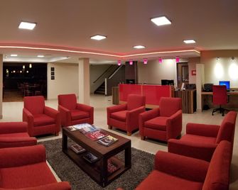 Red River Inn and Suites Fargo - פארגו - טרקלין