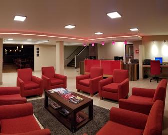 Red River Inn and Suites Fargo - Fargo - Lounge