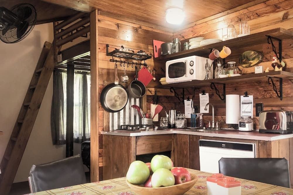 Mackinaw Timbers Cabins - Cadillac - Küche