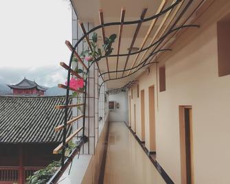 Wei Shan Hotel - Dali - Balcony