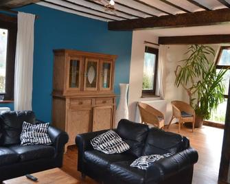 Well Kept Gite, Short Distance From the River and Forest - Stoumont - Living room