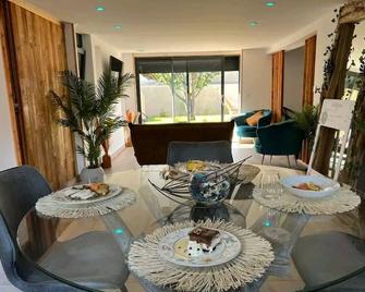 Escape Zen Oasis Tropicale & Spa Privatif - Loon Plage - Restaurant