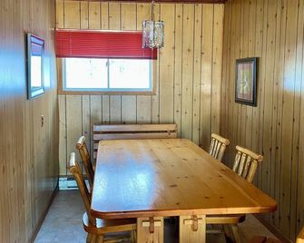 Private beachfront cottage on Manitoulin Island @Islandtime Cottage Rentals - Little Current - Sala pranzo