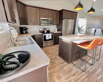 Brooks Harbor Bi-Level - West Fargo - Kitchen
