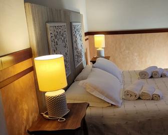 Hotel San Felice - Bologna - Bedroom