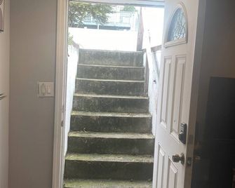 Charming apartment with AC in West Hempstead - West Hempstead - Escaleras