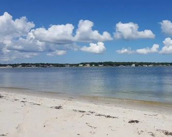 The Penny Lane - Hampton Bays - Strand