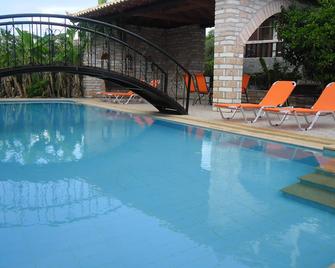 Apartment in Chrani,Greece - Villa Maria. Just 3 Min. Walk To The Beach - Kalamata - Piscine