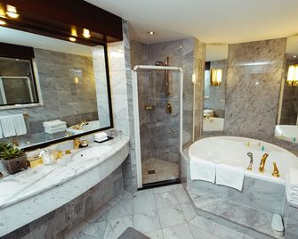 Rahat Palace Hotel - Almatý - Baño