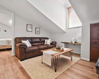 Modern House Barn @ 66 acre- Horse Farm - Berryville - Sala de estar