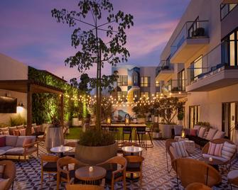 ذا مونساراز سان دييجو، تابيستري كوليكشن باي هيلتون - سان دييغو - شرفة مرصوفة