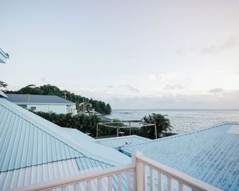 Modern Luxury 2-bedroom apartment in Villa with Ocean Views and Private Patio - Kingstown - Balcony