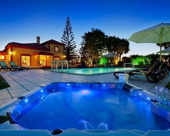 Casa Grande - 6 Bedrooms, Outside Kitchen, Fenced Pool, Wheelchair Friendly - Lagoa - Pool