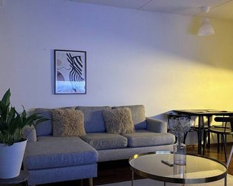 Sauna & Balcony – Quiet & Convenient Helsinki Gem - Helsinki - Sala de estar