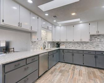 Modern Belle, near I-25 & I-40 Interchange - Alburquerque - Cocina