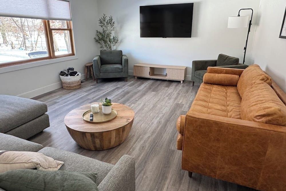 Family-friendly cabin with beautiful sand beach - Baxter - Wohnzimmer