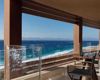 Bellevue On The Beach Suites - Rodas - Balcón