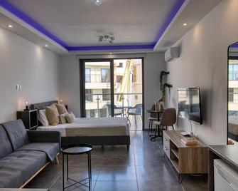 Phaedrus Living: Seaside Luxury Flat Athina 117 - Pafos - Soverom