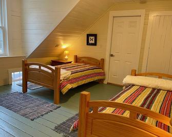 Vermont Charm in the 1840 Gideon Lee House - Chester - Ložnice