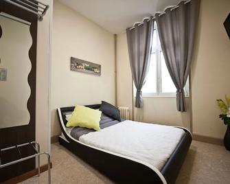 Hôtel Le Passe-Temps - Arras - Schlafzimmer