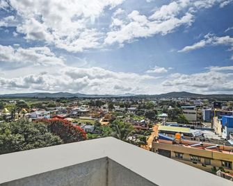 Itsy Hotels Shrey'S Inn Mallandur Road - Chikmagalur - Balkon