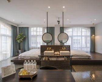 Dalian Fiveinn·5 Haisu Designer Homestay - Dalian - Bedroom