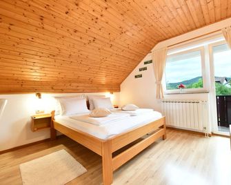 House Marija B&B - Drežnik Grad - Bedroom