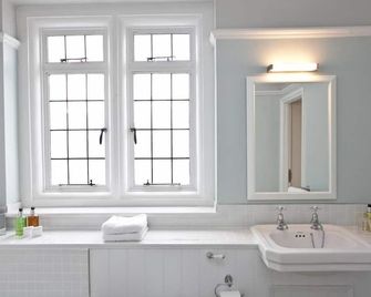 Bath Arms Hotel - Cheddar - Baño