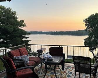 Luxury 5br Lake House Minutes From Sand Valley Golf Course And Lake Petenwell - Nekoosa - Balcony