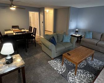 Cozy condo with great views - Anchorage - Living room