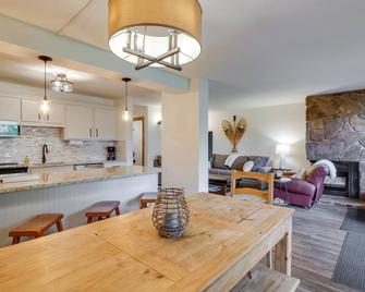Walk to Ski Shuttle Cozy Mountain Meadows Condo - Frisco - Dining room